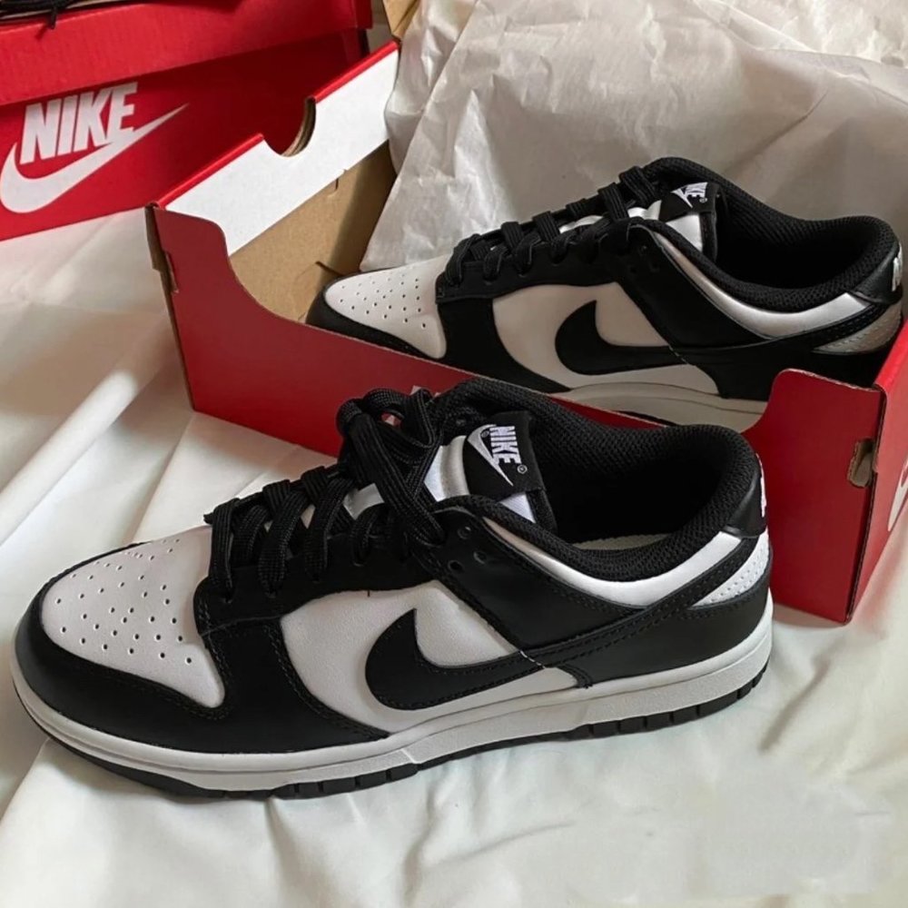 Nike dunk low panda women